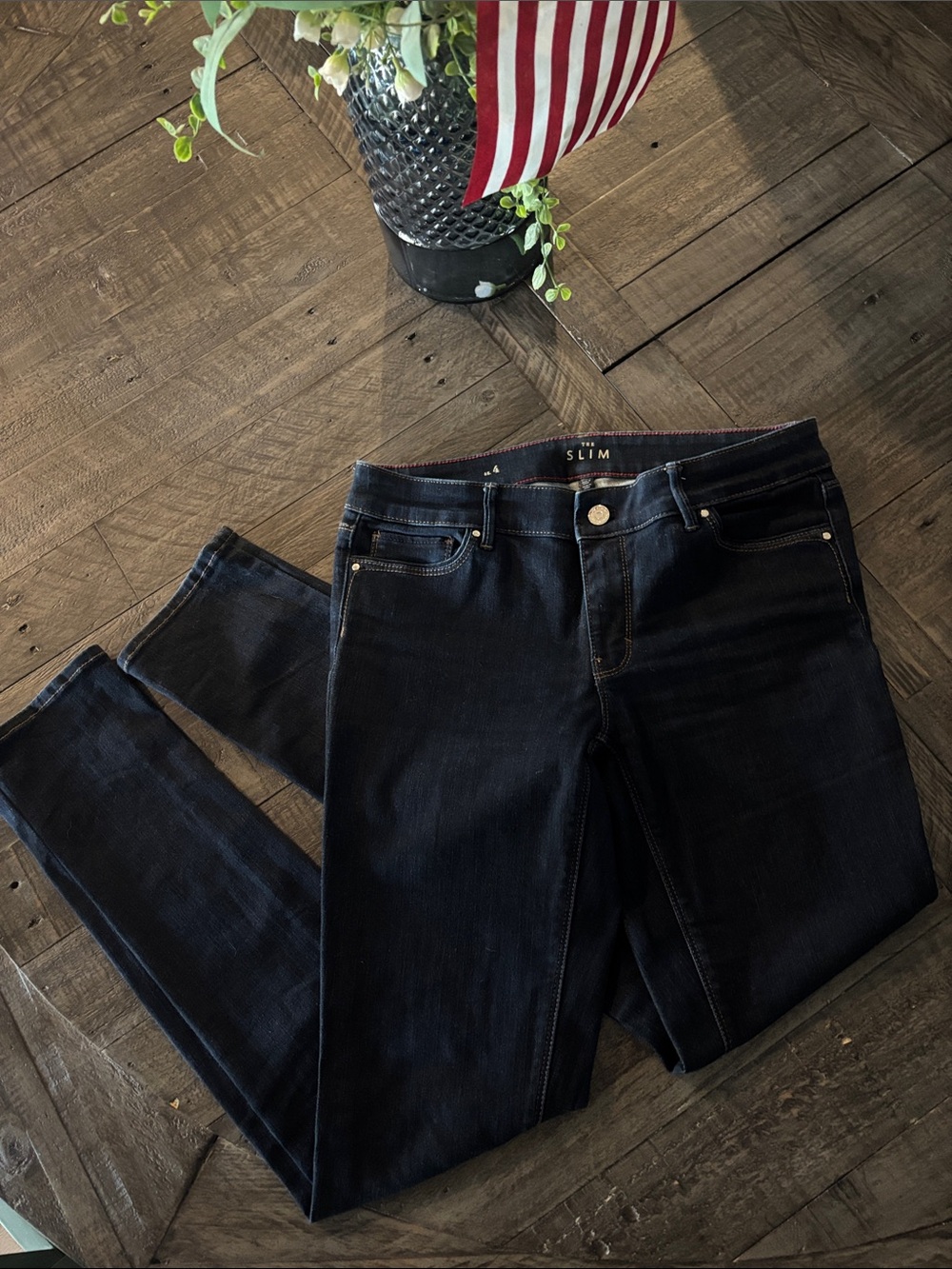 WHBM THE SLIM DARK WASH JEAN SIZE 4 EXCELLENT COND BUNDLE2SAVE